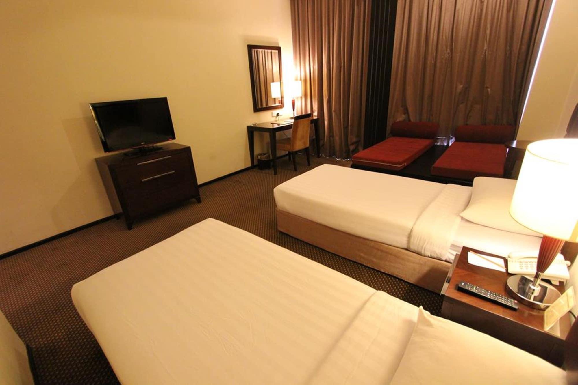 Harmoni One Convention Hotel And Service Apartments Batam Extérieur photo