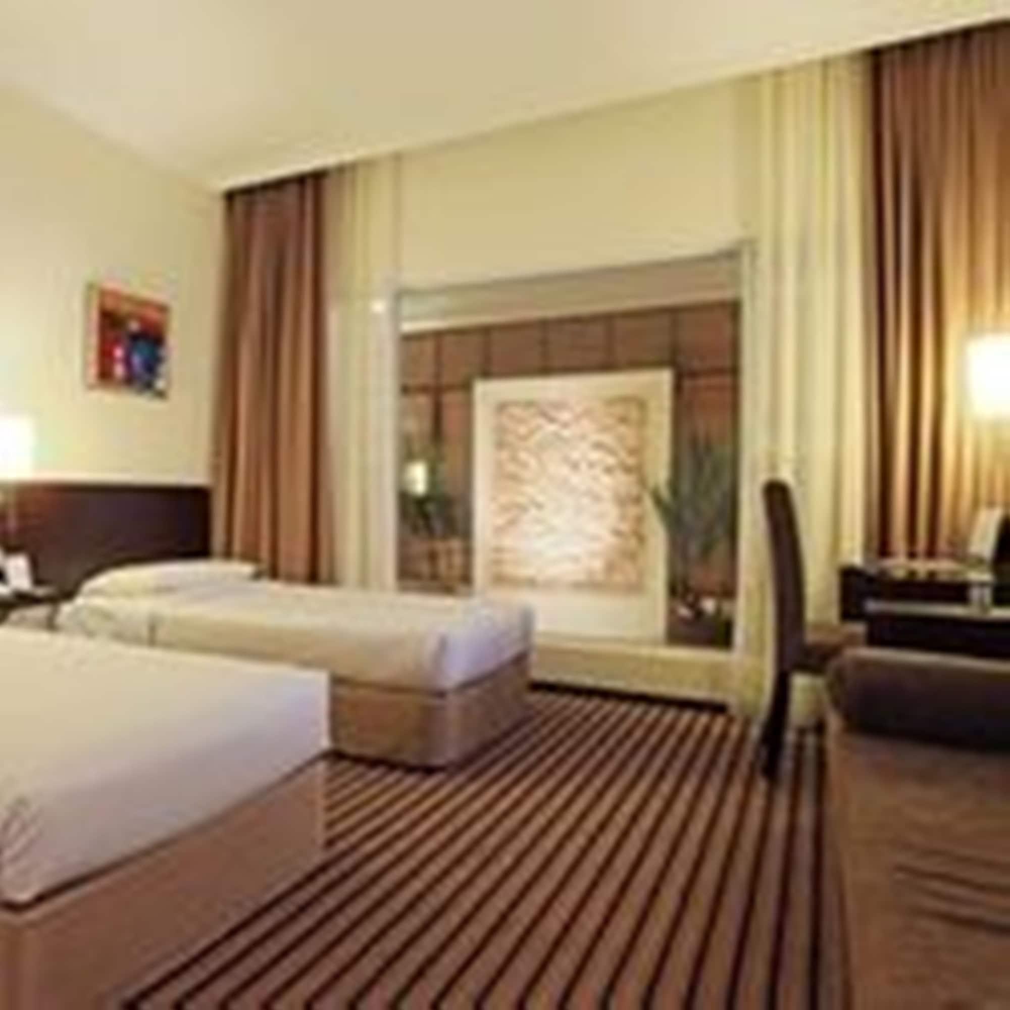 Harmoni One Convention Hotel And Service Apartments Batam Extérieur photo