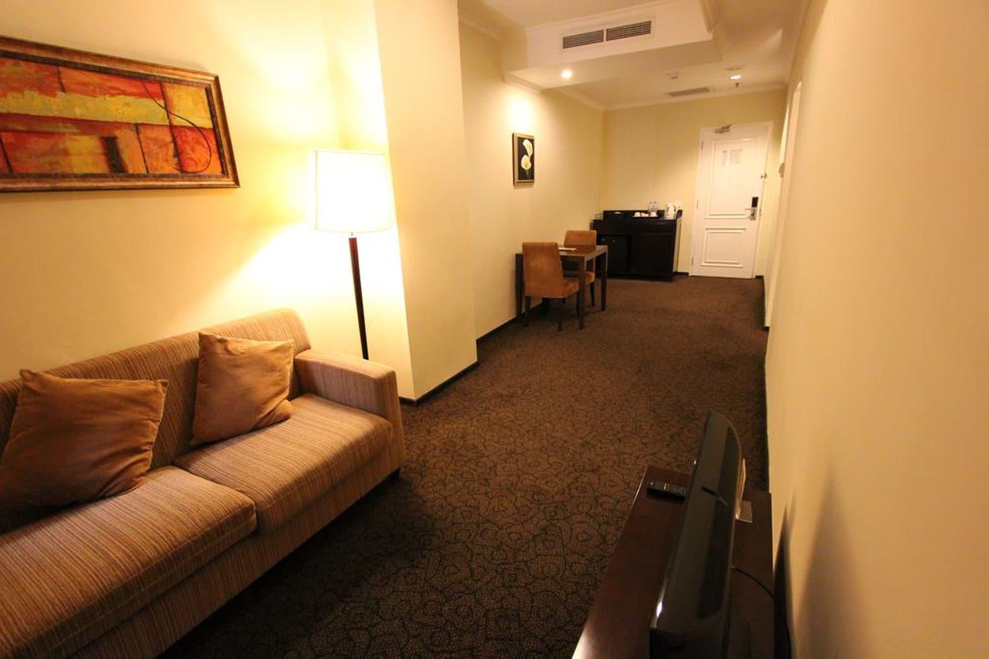Harmoni One Convention Hotel And Service Apartments Batam Extérieur photo
