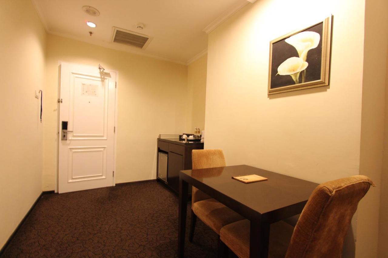 Harmoni One Convention Hotel And Service Apartments Batam Extérieur photo