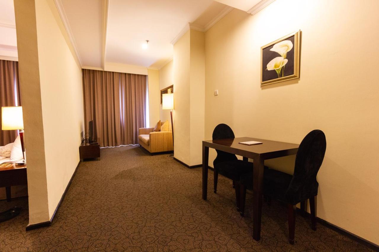 Harmoni One Convention Hotel And Service Apartments Batam Extérieur photo