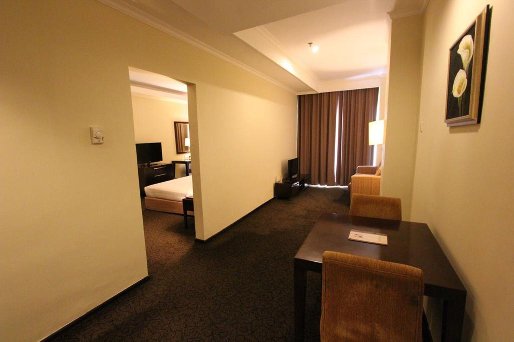 Harmoni One Convention Hotel And Service Apartments Batam Extérieur photo